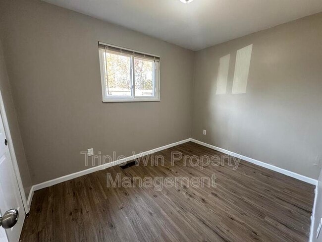 Building Photo - 1630 Kay Dr