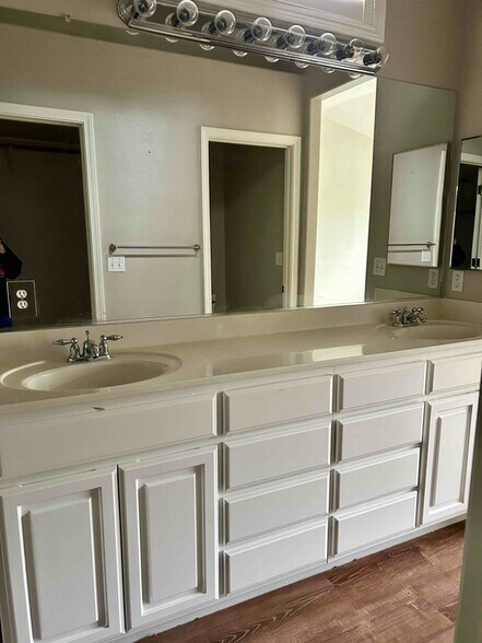 Building Photo - 5412 Etherington Ct