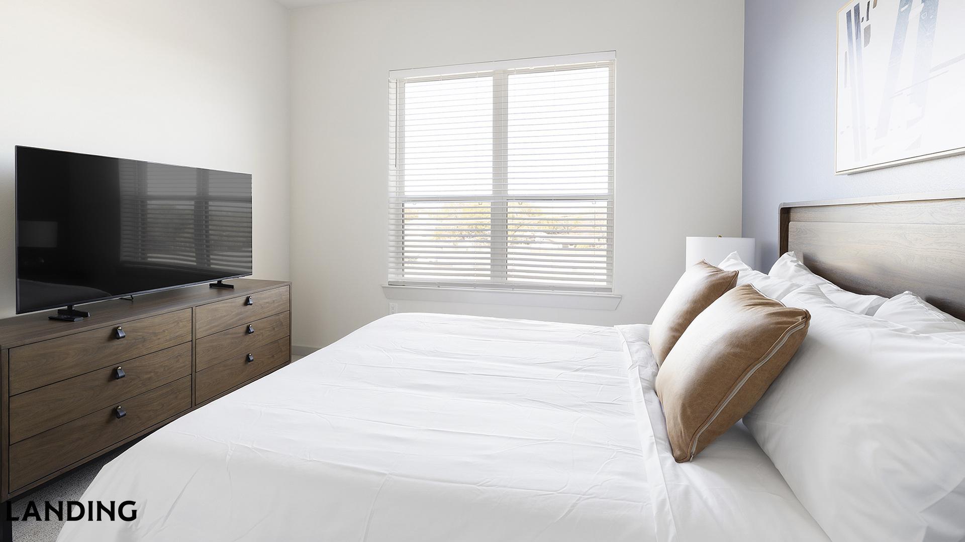 Building Photo - 1345 E 15th St