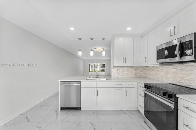 Building Photo - 2303 Lucaya Ln