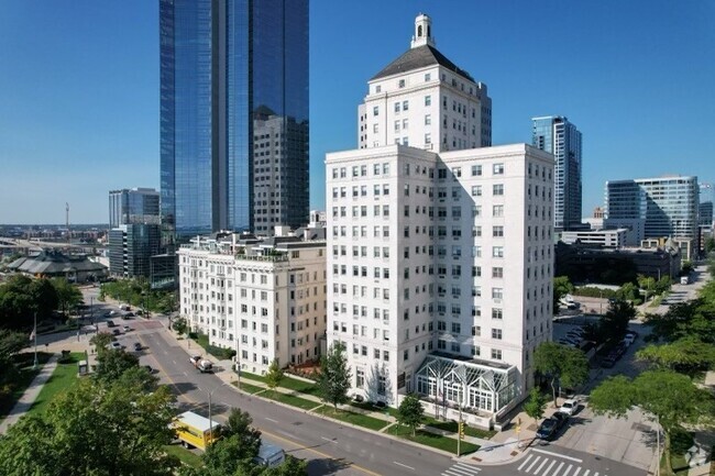 Building Photo - Cudahy Tower Apartments