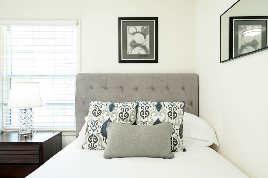 Building Photo - 9088 Emperor Ave