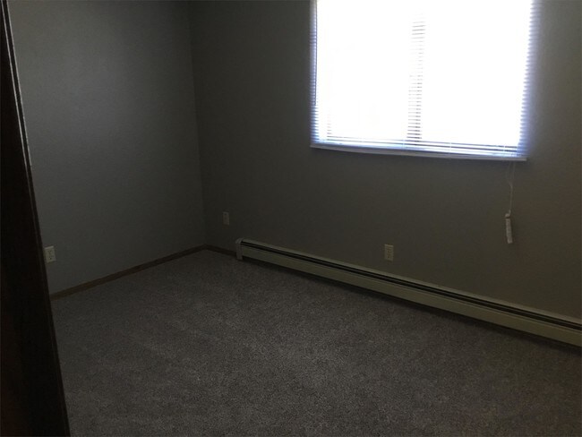 Building Photo - 1105 E Bowen Ave