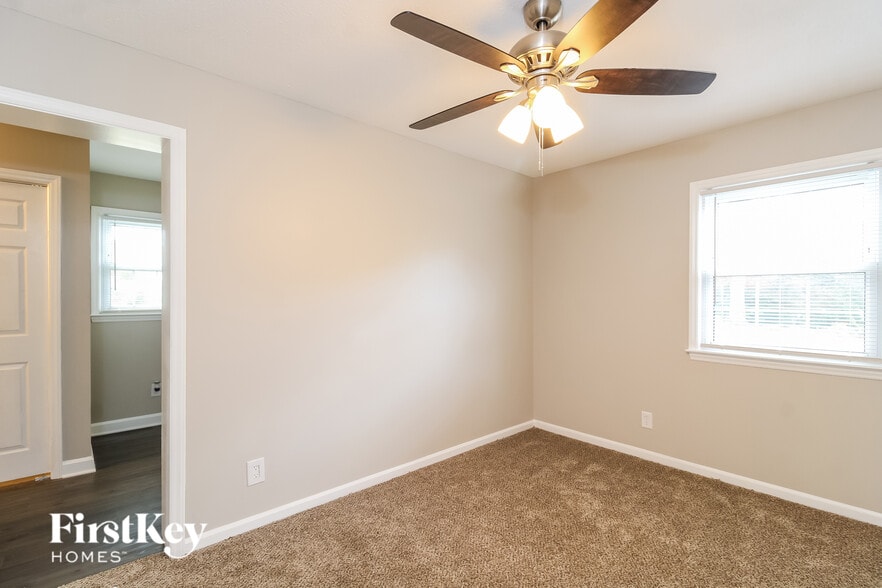 Building Photo - 4305 Sunnyside Dr