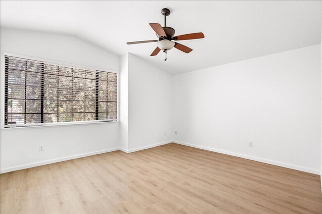 Building Photo - 924 Shellwood Way