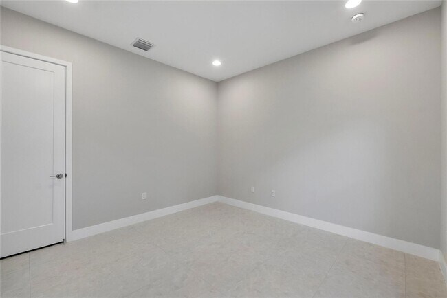 Building Photo - 20119 Pacific Dunes Dr