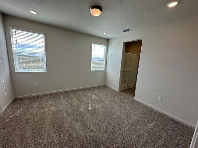 Building Photo - Gorgeous Brand New 3 Bedroom 2.5 Bath Home