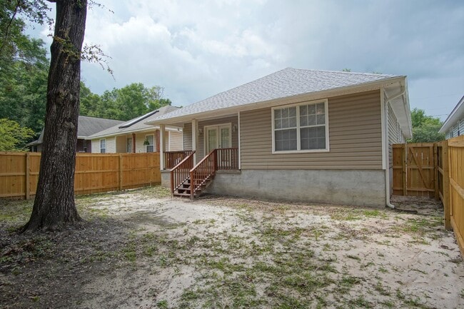 Building Photo - Beautiful Family Home Near Top Schools & N...