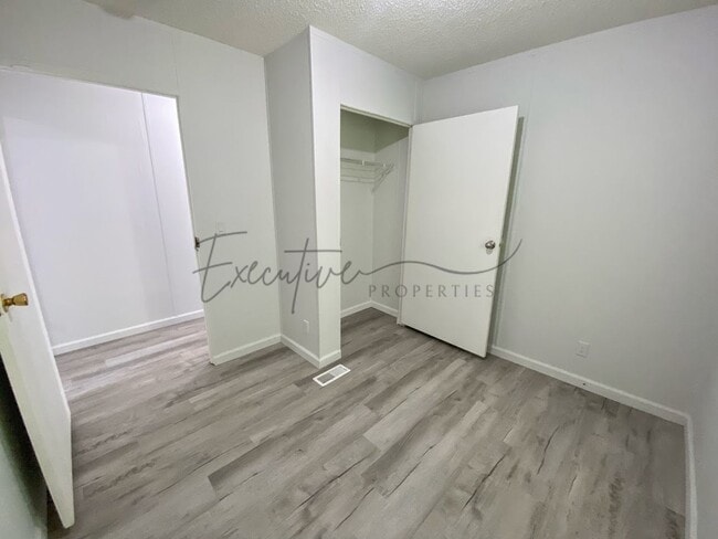 Building Photo - Affordable 3-Bedroom Mobile Home in Sulphu...