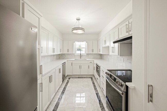 Building Photo - A modern revival of classic architecture, this Nichols Hills residence has been meticulously rebu...