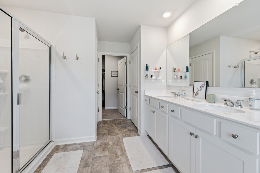 Building Photo - 503 Stoneybrook Dr