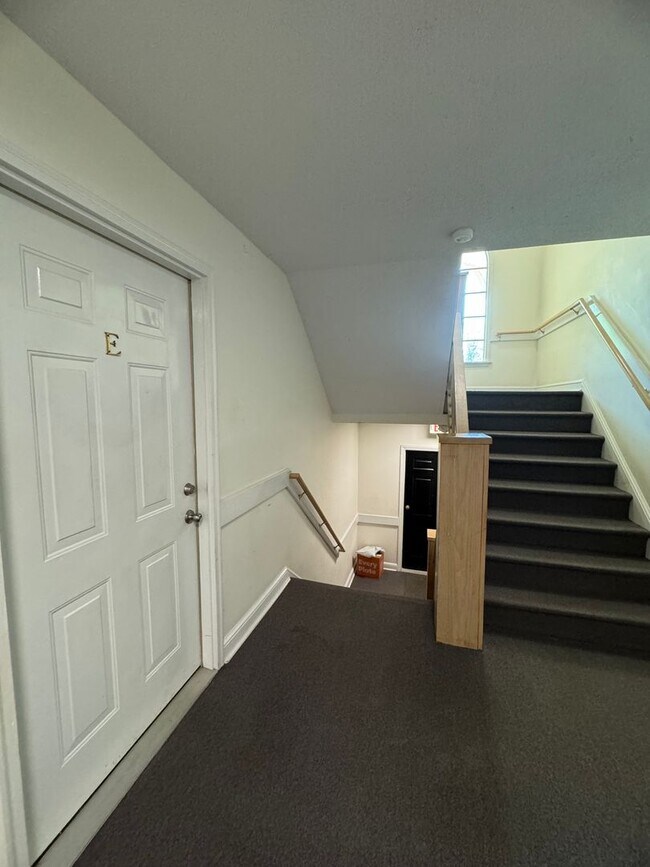 Building Photo - 2BR 2BA Condo beside Greenway