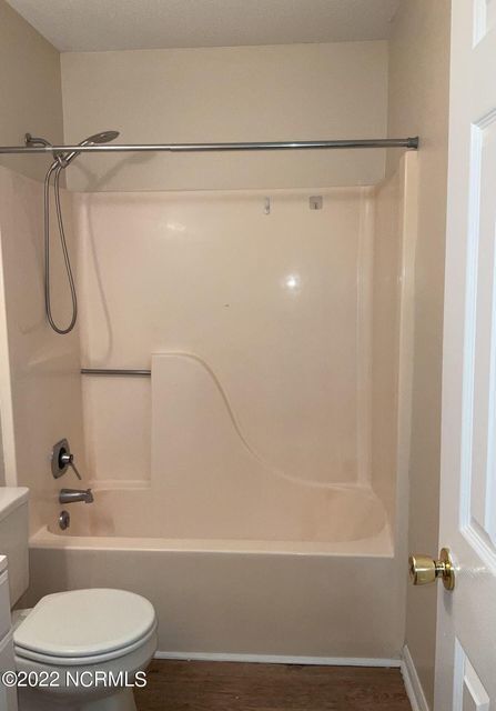 Building Photo - Two Bedroom Duplex Located In Midway Park!