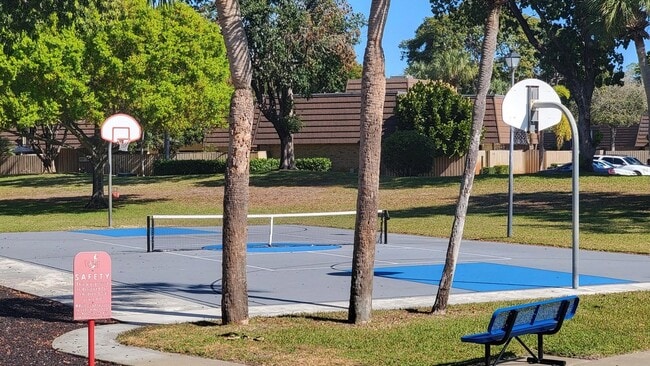 Building Photo - 117 1st Ct