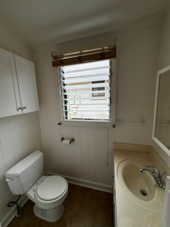 Building Photo - Charming 2/1/2 House on Hinano St. in the Kaimuki/Diamond Head area