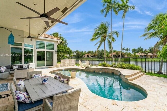 Building Photo - 2708 Meadowood Dr