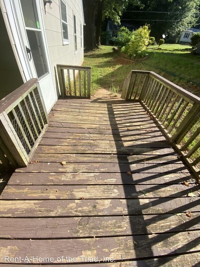 Building Photo - 3 br, 1 bath House - 2111 Maywood Street