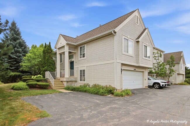 Building Photo - 649 S Parkside Dr
