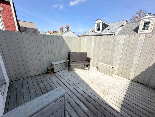 Building Photo - 2221 Jane St