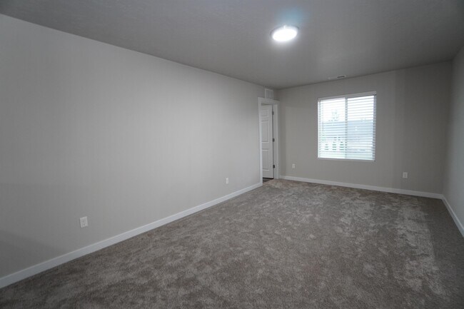 Building Photo - 13776 S Piano Ave
