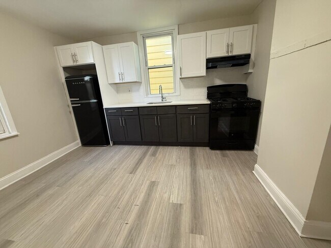 Building Photo - 221 Wilkinson Ave