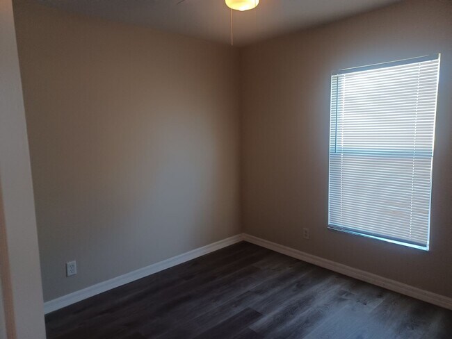 Building Photo - 3/2 with laminate flooring throughout