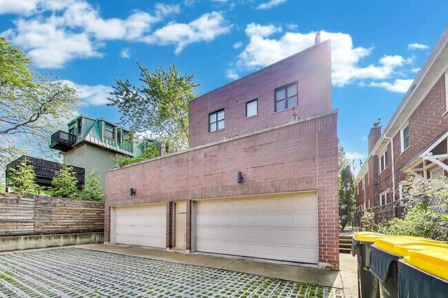Building Photo - 421 S Ridgeland Ave