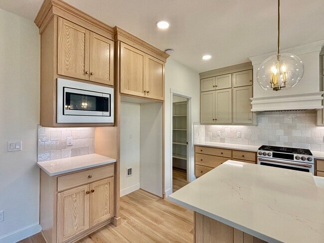 Building Photo - Gorgeous Ridgefield Home