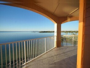 Building Photo - 2-Bed, 2.5-Bath Water-Front Condo in South Tampa
