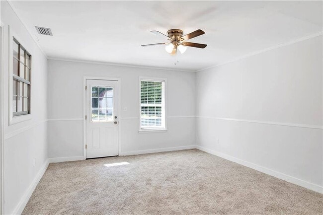 Building Photo - 2704 Woodcliff Dr E