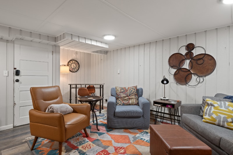 Building Photo - 540 E Pine St