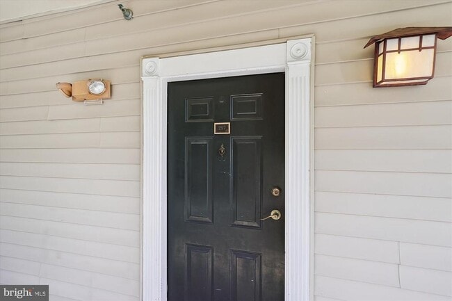 Building Photo - 4860 Eisenhower Ave