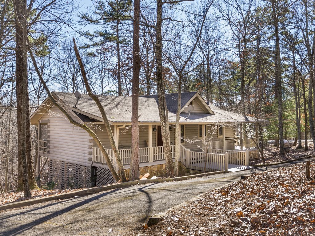 Front View - 404 Owls Brow