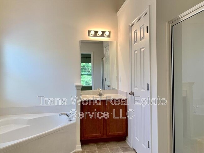 Building Photo - 2202 Jasmine Glen Dr