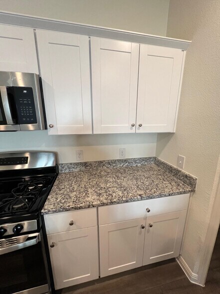 Kitchen (Right Side) - 407 Estuary Dr