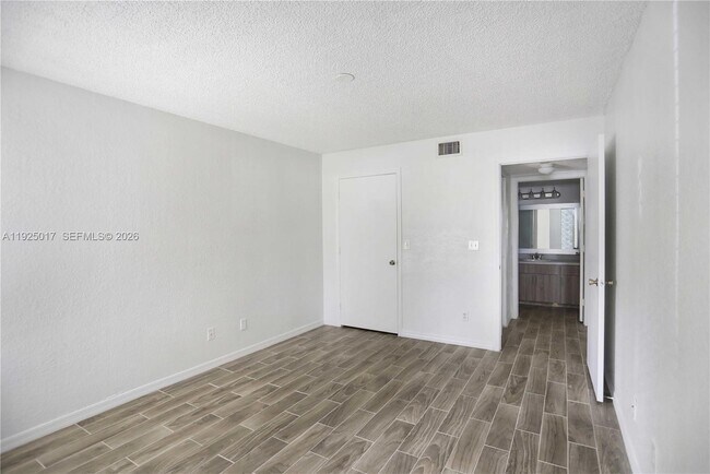 Building Photo - 417 Vista Isles Dr