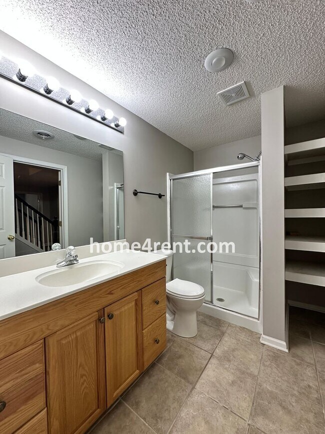 Building Photo - Elegant Cul-de-Sac Retreat with 5th Bedroo...