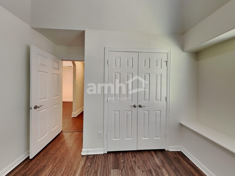 Building Photo - 3720 Drexel Dr