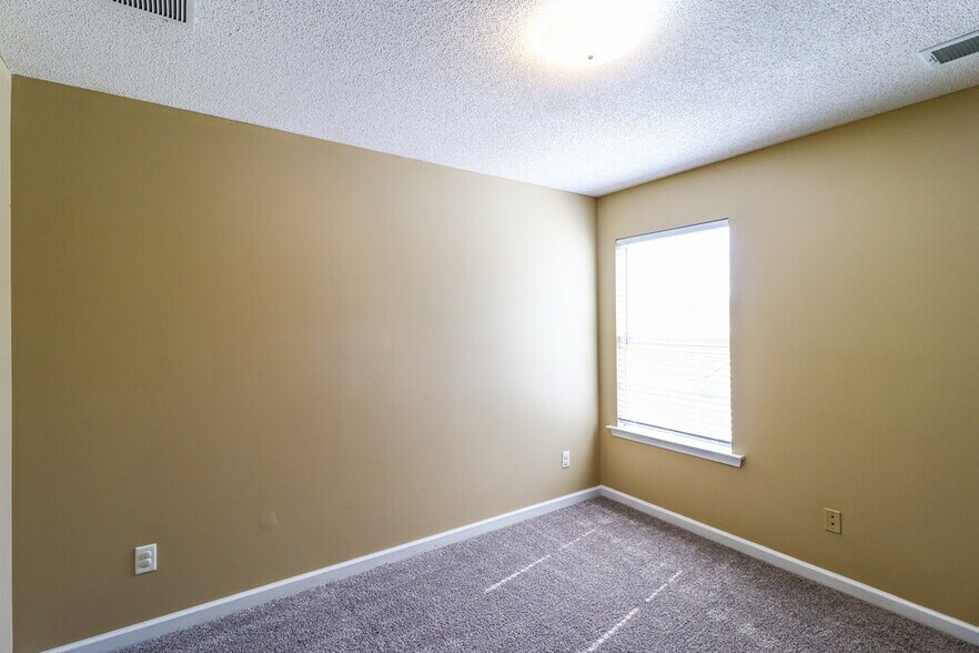 Building Photo - 10203 Sterling Ridge Dr