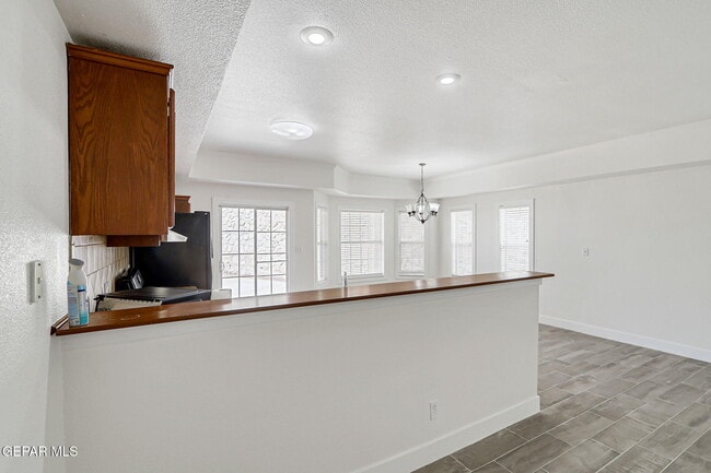 Building Photo - 7235 Royal Arms Dr