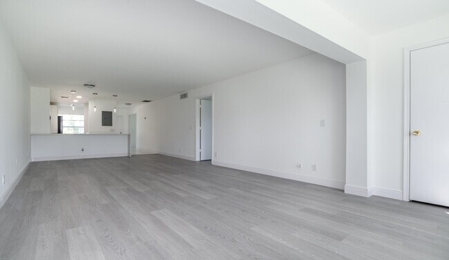 Building Photo - 2830 SW 13th St