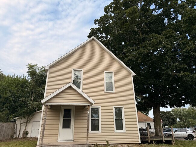 Building Photo - 53 Lamoreaux Dr NE