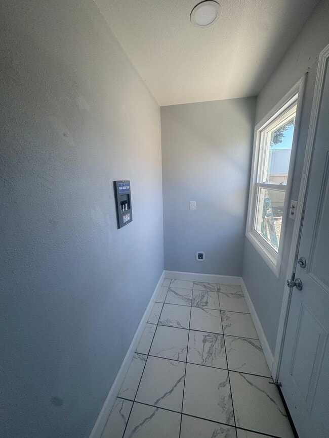 Building Photo - Rare waterfront rental home opportunity at the blue sky Marina in Antioch!