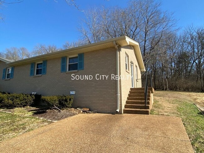 Building Photo - 923 Oak Vale Dr