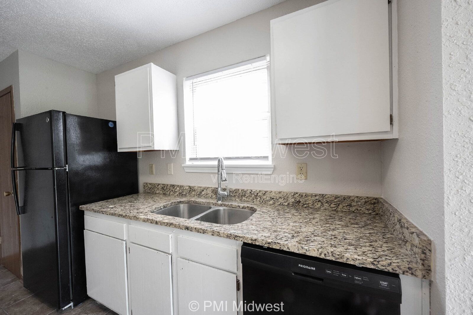 Building Photo - 10325 Liverpool Way