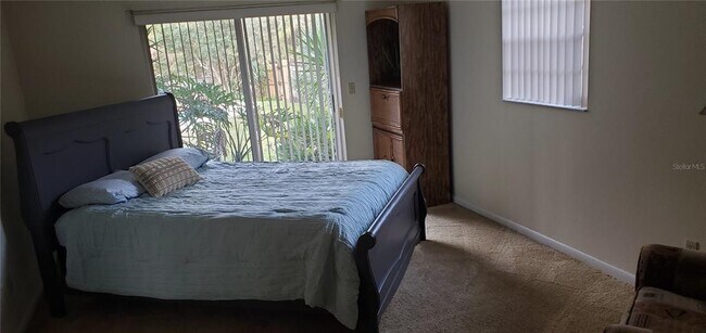 Building Photo - 327 W Hornbeam Dr