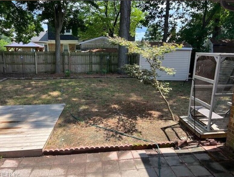 Building Photo - 710 Sir Walter Cir