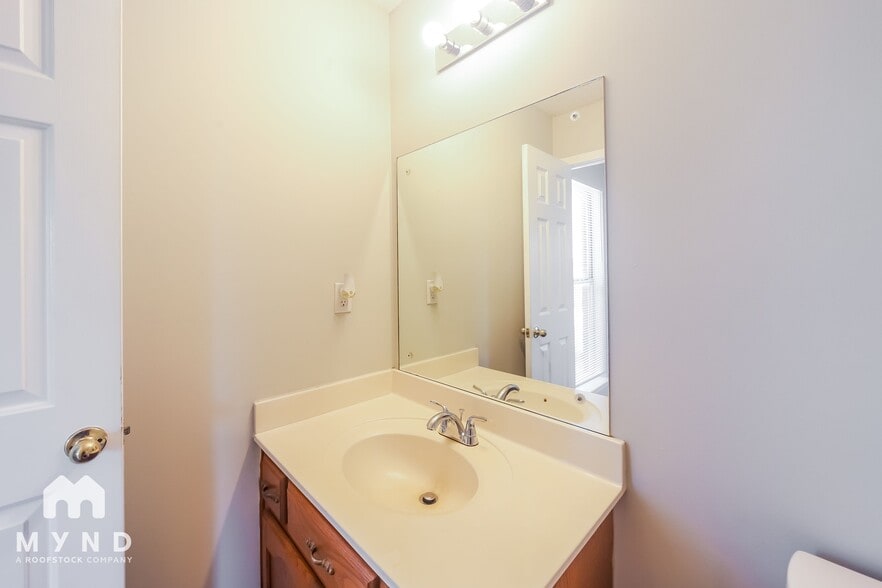 Building Photo - 4266 Brighton Dr