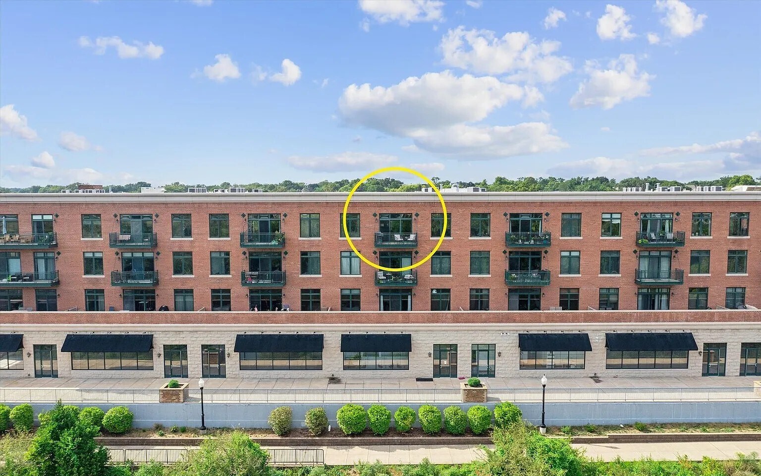 Building Photo - 160 S River St