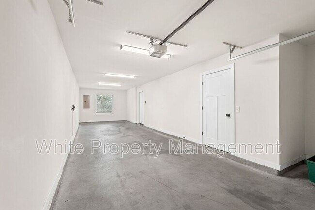 Building Photo - 5019 York Park Ln